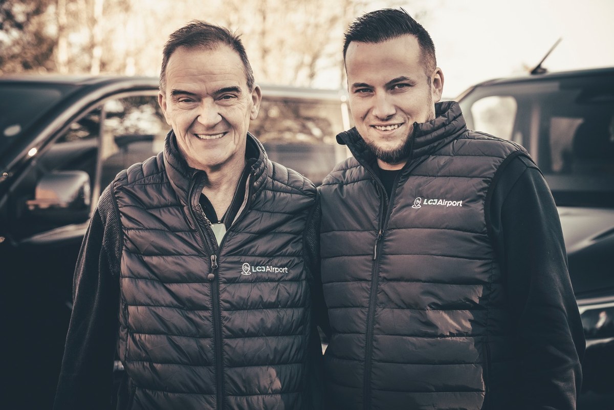 Deux chauffeurs LCJ Airport